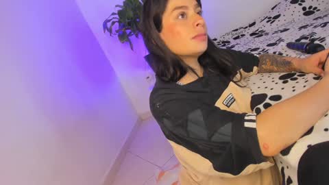 misspaulag online show from January 2, 3:48 am