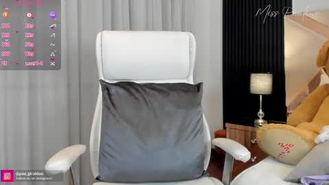 Pau Giraldo online show from February 20, 2:29 am