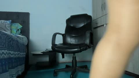 Alicia online show from April 15, 2:04 am