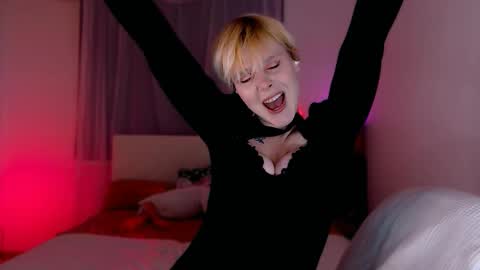 missseverina online show from November 14, 5:59 pm