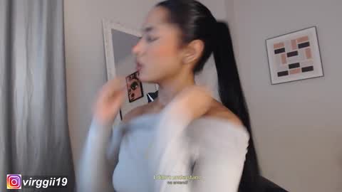 missvirggii online show from November 10, 9:50 pm