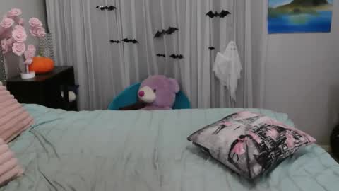 Snapshot of missyinpinkk chatting on October 23, 4:47 am Missy online show from October 23, 4:47 am
