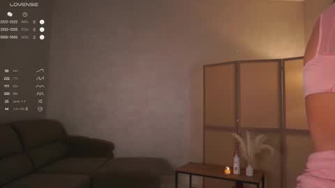 Mia online show from November 11, 6:21 pm