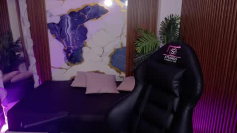 mistic_tay online show from May 25, 2:34 pm