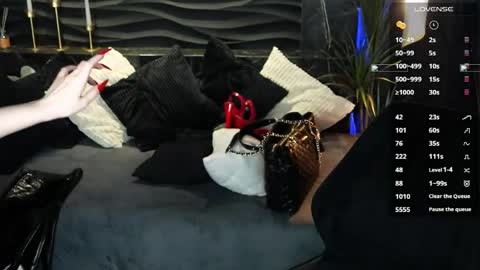 Darsy online show from May 7, 2:02 pm