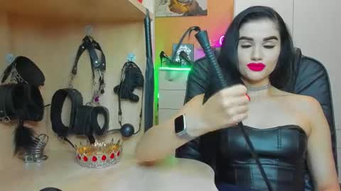Snapshot of mistress_kristi chatting on September 9, 7:58 pm Mistress Kristi online show from September 9, 7:58 pm