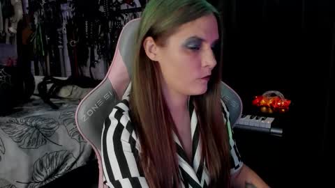 Snapshot of mistress_priest chatting on October 29, 5:58 pm Dirty Priest and Ivi online show from October 29, 5:58 pm