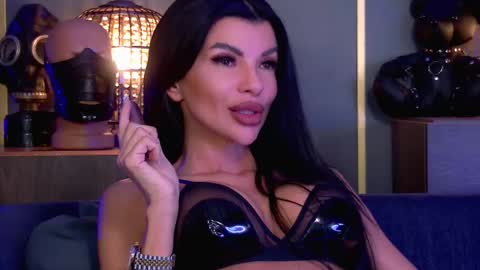 Elenia online show from March 18, 1:50 pm