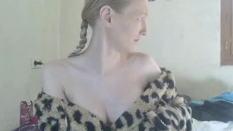 mistressmilly32 online show from February 7, 10:51 am