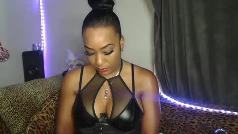 Snapshot of mixedlovers chatting on October 23, 6:31 pm Precious online show from October 23, 6:31 pm