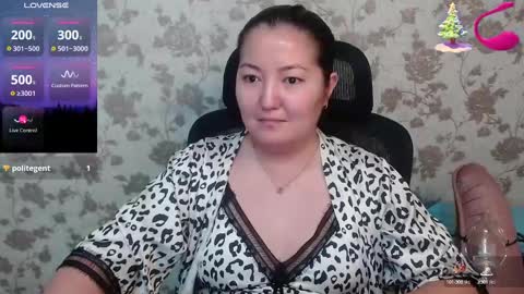 Snapshot of miya_sexasian chatting on December 9, 12:34 am Miya asian online show from December 9, 12:34 am
