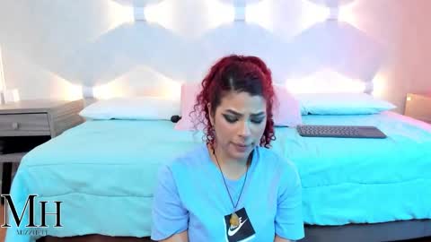 mizzhell_ online show from October 1, 12:59 pm