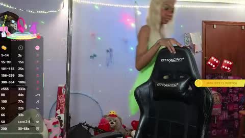 Snapshot of mocha_ chatting on February 23, 2:40 am MOCHA   JAMES THE NPC  online show from February 23, 2:40 am