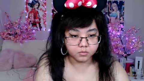 Molly online show from April 10, 6:30 am