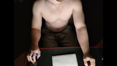 Snapshot of moisturizer777 chatting on December 8, 2:14 am moisturizer777 online show from December 8, 2:14 am