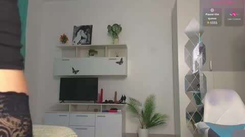 molliblum online show from October 17, 2:21 pm