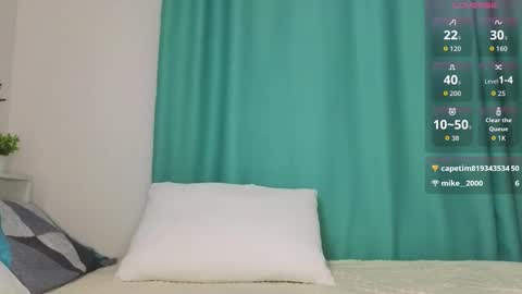 molliblum online show from October 31, 2:39 pm