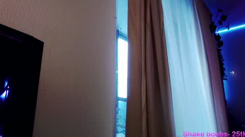 Snapshot of molly__percocet13 chatting on February 3, 9:52 am    online show from February 3, 9:52 am