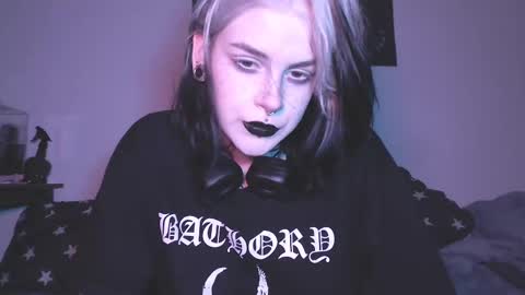 Molly Crow online show from February 15, 10:31 pm