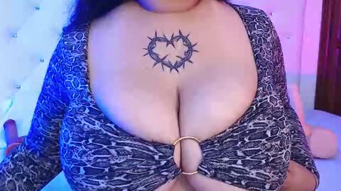 Snapshot of molly_curvyhot chatting on October 23, 2:29 pm molly_curvyhot online show from October 23, 2:29 pm