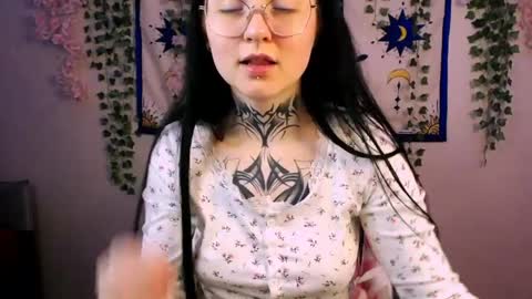 molly_kisss online show from May 30, 5:06 am