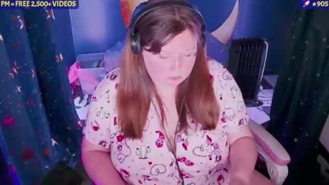 molly_moons online show from November 29, 4:31 am