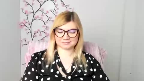 Molly online show from February 5, 1:58 pm