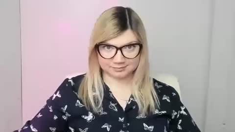 Molly online show from October 17, 11:58 am