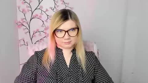 Molly online show from January 10, 1:05 pm