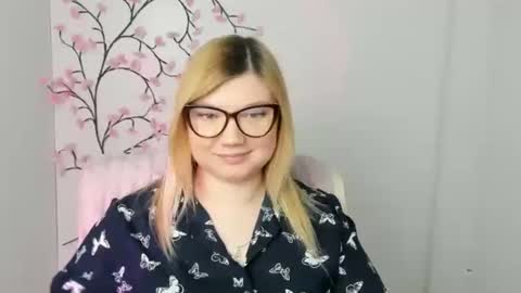 Molly online show from March 5, 12:58 pm