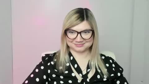 Molly online show from October 18, 12:09 pm