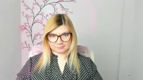 Molly online show from February 9, 1:04 pm