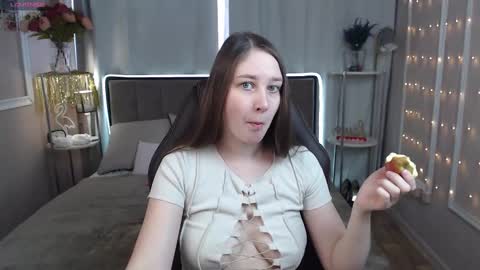 Snapshot of molly_moretti chatting on March 10, 5:22 am check my bio online show from March 10, 5:22 am