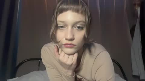 molly_poly online show from April 12, 3:16 pm