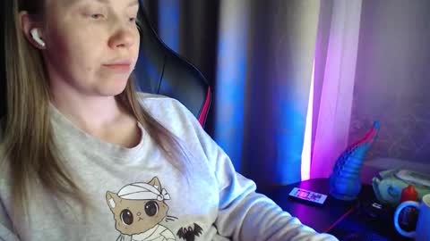 I have new photos come and see with love Molly online show from December 18, 8:26 pm