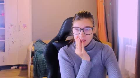  KIRA  online show from March 2, 2:05 am