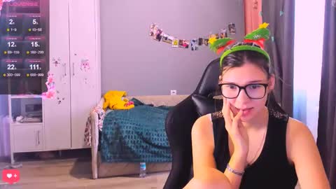  KIRA  online show from December 18, 6:20 am