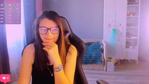  KIRA  online show from March 25, 4:19 am