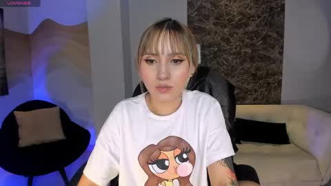 Molly Sunders online show from May 20, 8:04 pm