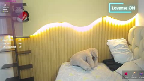 molytaylor2 online show from July 8, 7:34 am