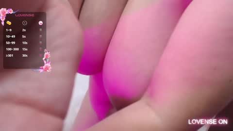 Snapshot of mommyissuess_ chatting on March 7, 2:15 am Daphne  online show from March 7, 2:15 am