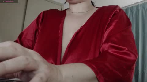 Snapshot of mommyissuess_ chatting on October 16, 11:36 pm Daphne  online show from October 16, 11:36 pm