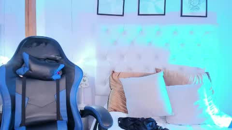 Momo  online show from May 25, 5:24 am