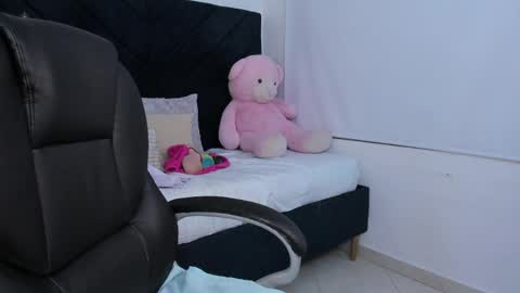Momo  online show from May 30, 5:06 am