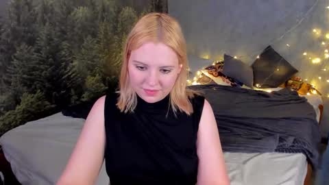 mon1ca_jones online show from December 19, 9:38 am