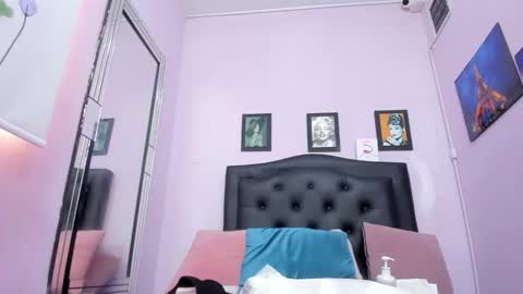 paola online show from March 25, 2:57 pm