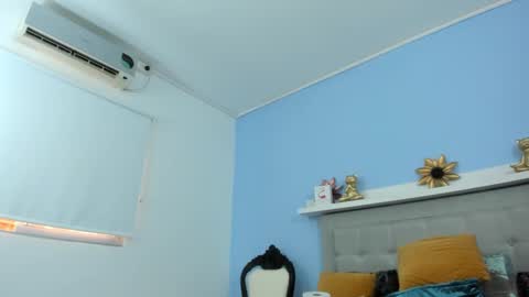 paola online show from November 20, 6:05 pm