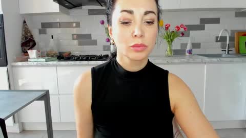monica_weisss online show from March 10, 9:45 am