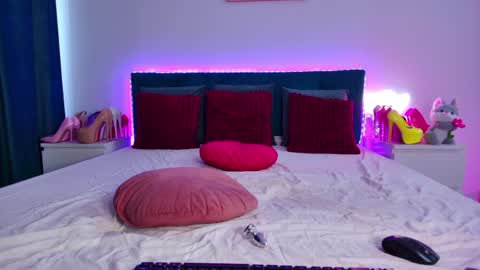 moniquebliss online show from April 12, 10:41 am