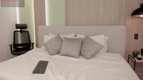 Monique  online show from November 10, 10:01 pm